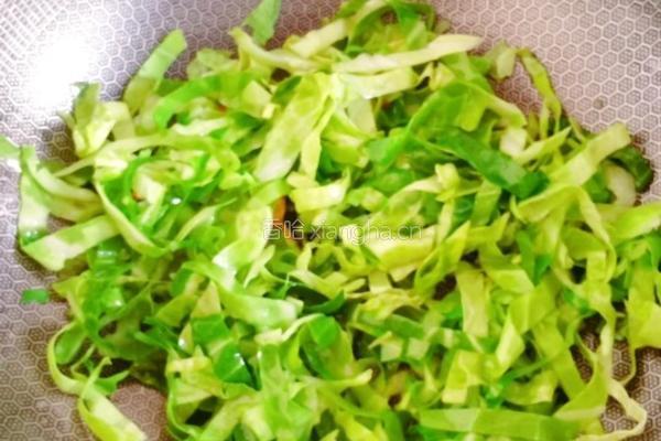 山药粉丝胡萝卜炒甘蓝的做法图解12
