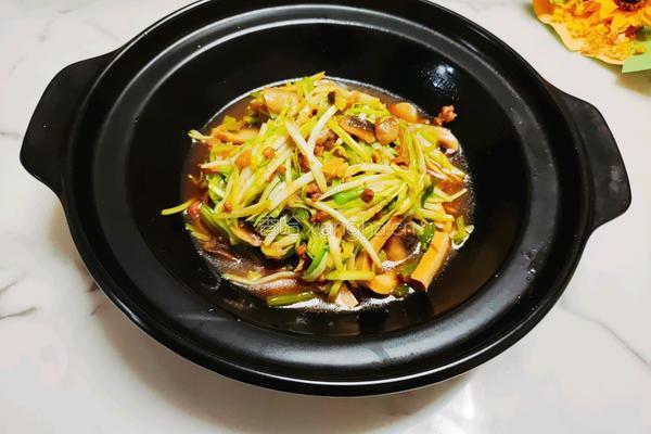 肉沫蘑菇炒蒜黄的做法图解7