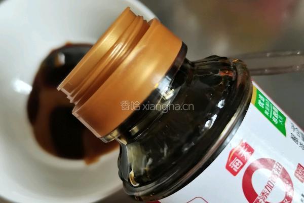 白菜帮蒜黄炒肉丝的做法图解5