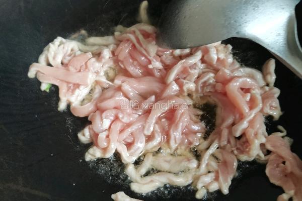 白菜帮蒜黄炒肉丝的做法图解8