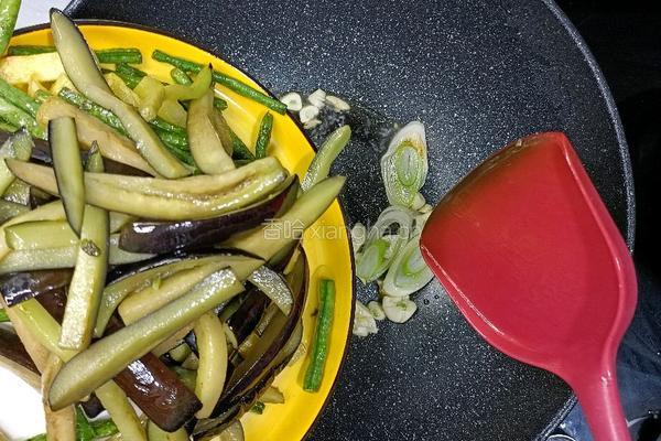 土豆茄子炒豆角的做法图解12