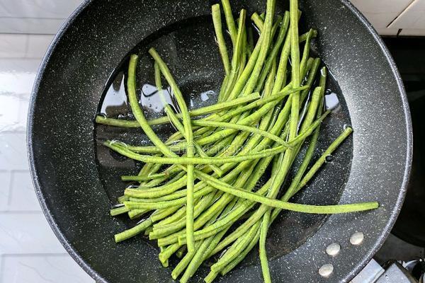 猪肉豆角馅包子的做法图解8