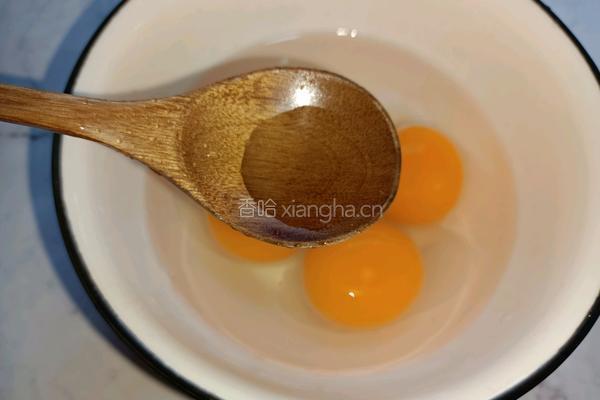 榨菜炒鸭蛋的做法图解2