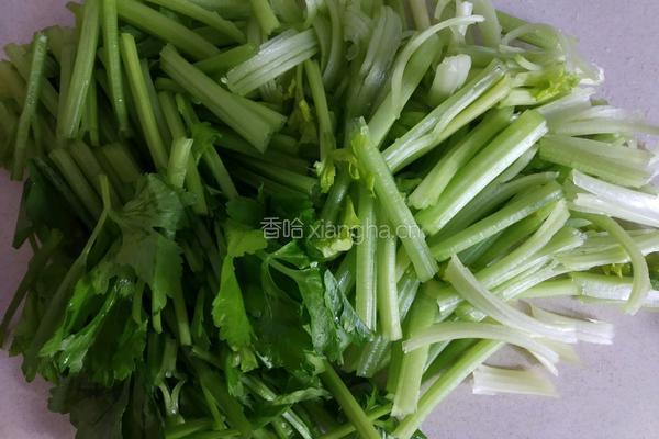 芹菜牛百叶的做法图解2