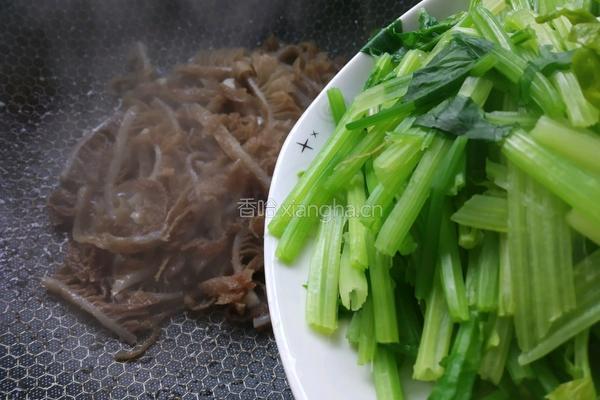 芹菜牛百叶的做法图解8