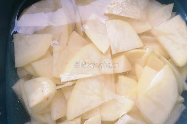 素炒西葫芦土豆片的做法图解1