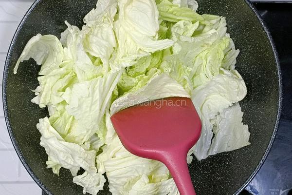 冻豆腐炖白菜的做法图解7