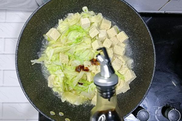 冻豆腐炖白菜的做法图解13