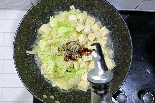 冻豆腐炖白菜的做法图解14