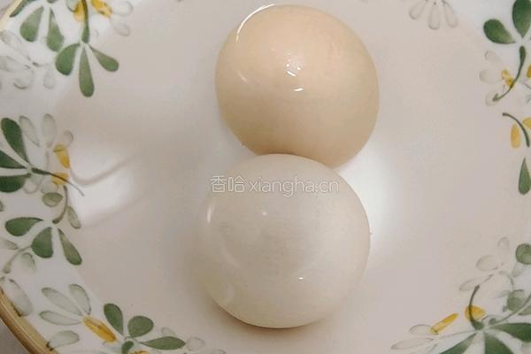 浇汁鸡蛋的做法图解2