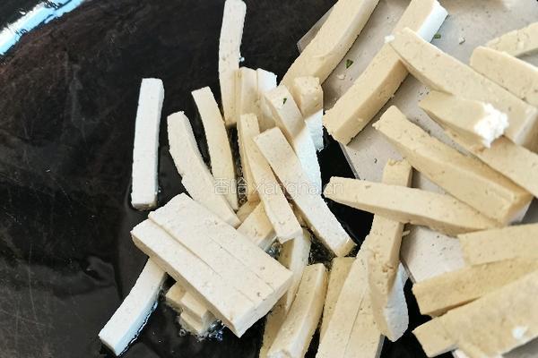 蒜黄炒豆腐的做法图解4
