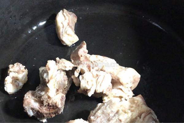 莲藕羊排汤的做法图解1