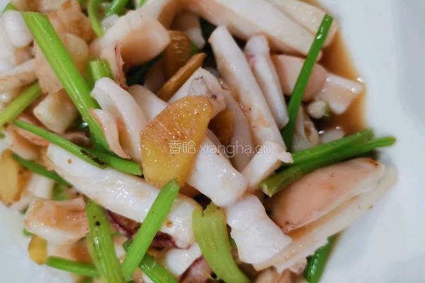 芹菜炒尤鱼的做法图解5