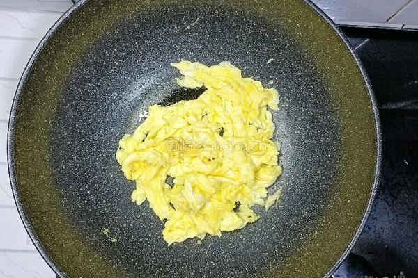 蒜苗炒鸡蛋的做法图解9