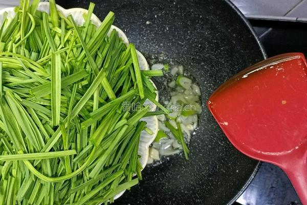 蒜苗炒鸡蛋的做法图解11