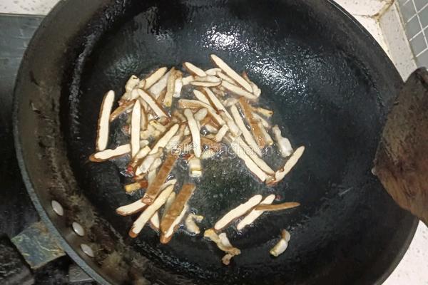 大蒜干丝炒肉丝的做法图解4