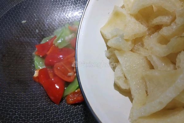 莴笋炒肉皮的做法图解5