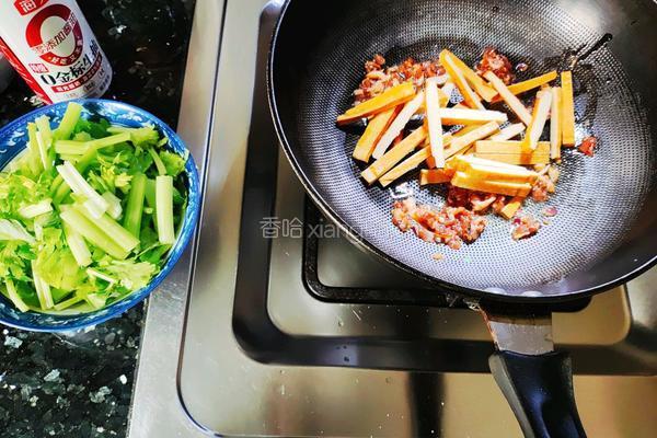 香干肉沫炒芹菜的做法图解3