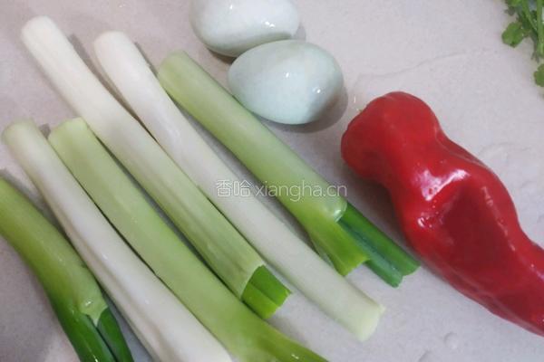 大葱炒鸡蛋的做法图解1