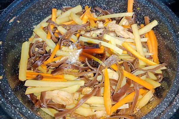 腩肉炒三丝的做法图解10