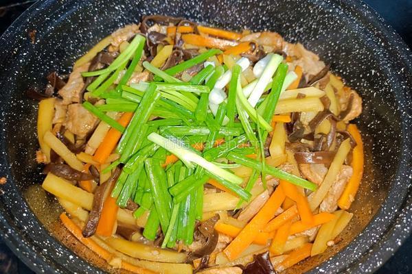 腩肉炒三丝的做法图解12