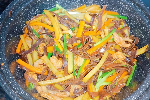 腩肉炒三丝的做法图解13