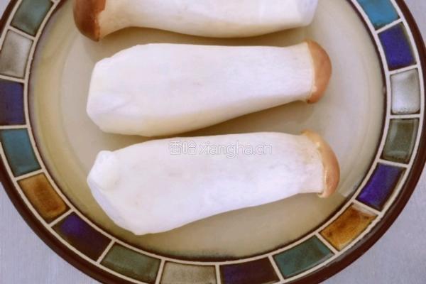 椒盐杏鲍菇的做法图解1