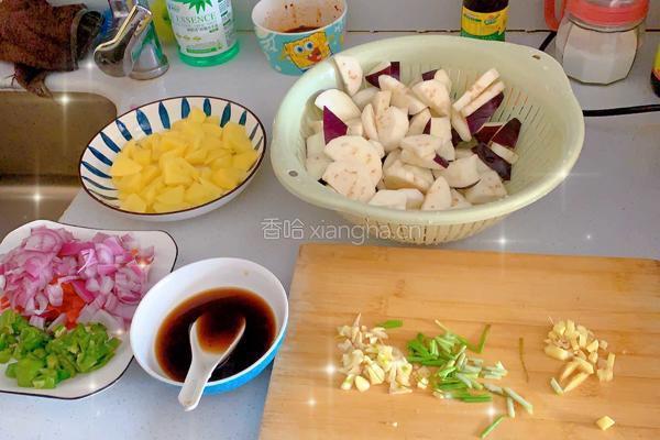 土豆烧茄子的做法图解1