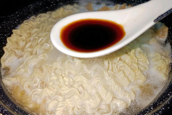 鸭蛋酸菜方便面的做法图解5