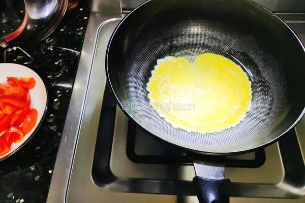 西红柿炒鸡蛋的做法图解2