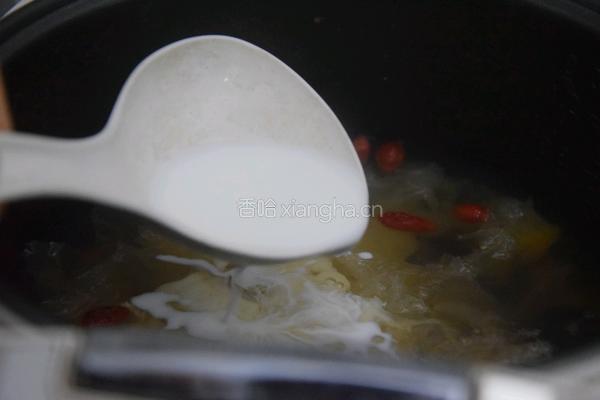 奶香银耳羹的做法图解8
