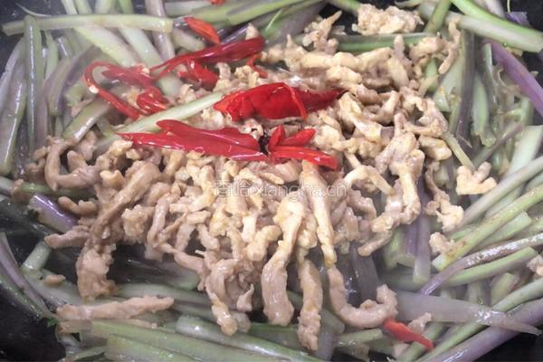 红菜苔梗炒肉的做法图解8