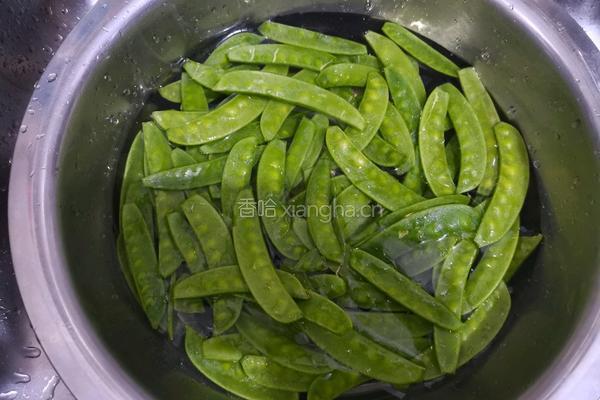 清炒荷兰豆的做法图解2
