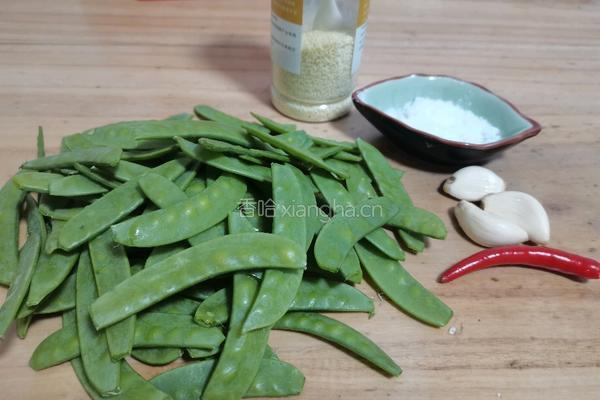 清炒荷兰豆的做法图解1