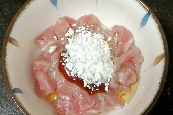 鸡蛋瘦肉汤河粉的做法图解1