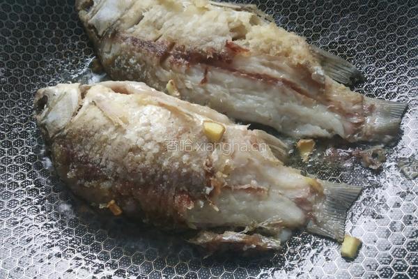 红烧鲫鱼的做法图解5