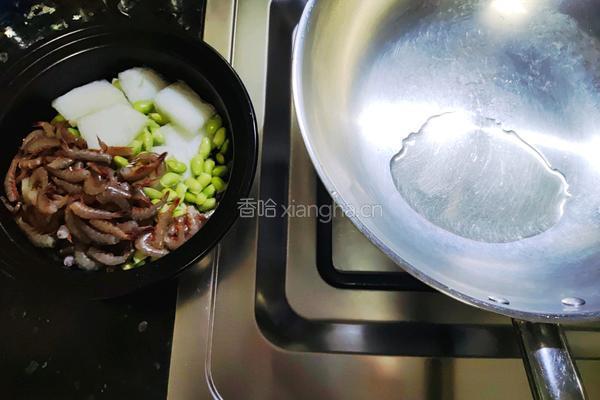 冬瓜毛豆子虾尾汤的做法图解2