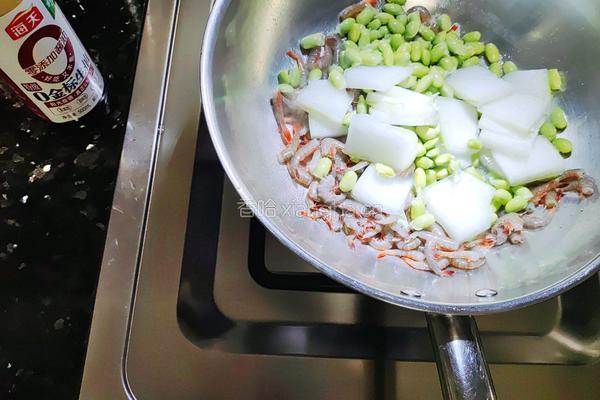 冬瓜毛豆子虾尾汤的做法图解3