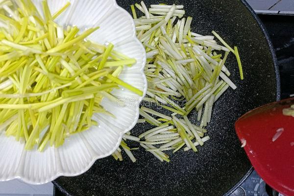 蒜黄炒鸡蛋的做法图解12