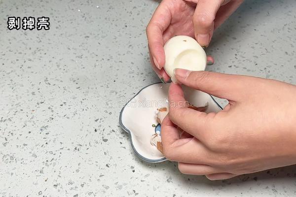 柠檬酸辣鸡蛋的做法图解3