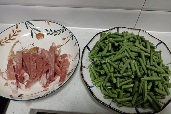 豇豆土豆条炒肉的做法图解1