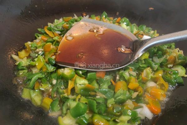 辣椒炒酥鱼的做法图解6