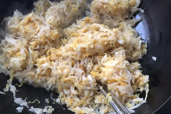 酸菜炖脊骨冻豆腐的做法图解2