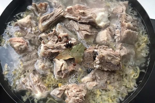 酸菜炖脊骨冻豆腐的做法图解4