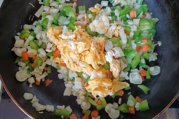 海鲜菇炒饭的做法图解9