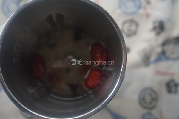 红枣银耳桃胶桂圆羹的做法图解6