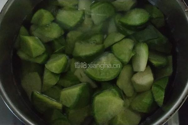 萝卜菌菇煲的做法图解2
