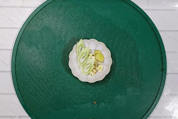 西葫芦炒鸡蛋的做法图解1