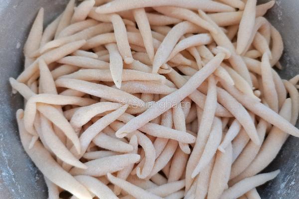 炒面鱼的做法图解2