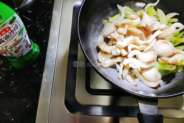 莴笋平菇鸡蛋汤的做法图解3